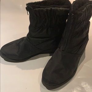 Black Toe warmer boots size nine